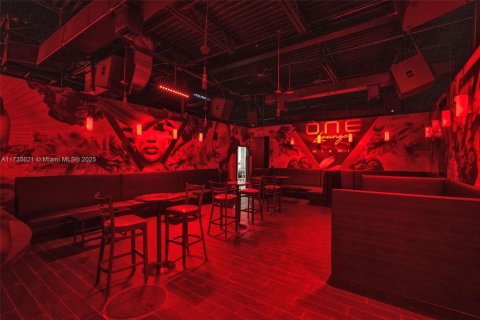 Купить коммерческую недвижимость в Майами, Флорида № 1985184 - фото 25