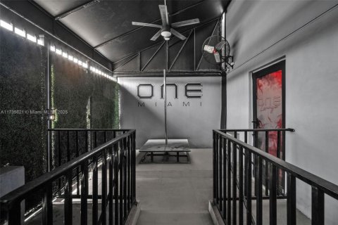 Купить коммерческую недвижимость в Майами, Флорида № 1985184 - фото 10