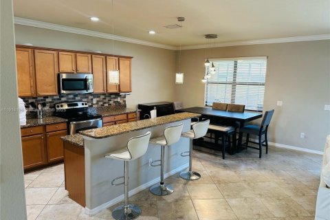 Снять в аренду виллу или дом в Форт Майерс, Флорида 4 спальни, 242.1м2, № 2034199 - фото 14