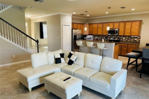 Снять в аренду виллу или дом в Форт Майерс, Флорида 4 спальни, 242.1м2, № 2034199 - фото 12