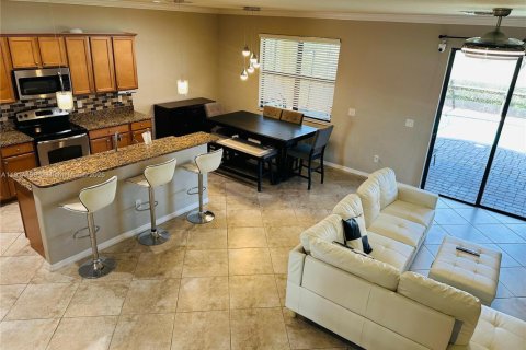 Снять в аренду виллу или дом в Форт Майерс, Флорида 4 спальни, 242.1м2, № 2034199 - фото 4