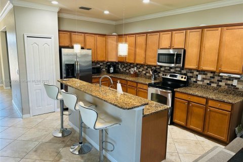 Снять в аренду виллу или дом в Форт Майерс, Флорида 4 спальни, 242.1м2, № 2034199 - фото 2