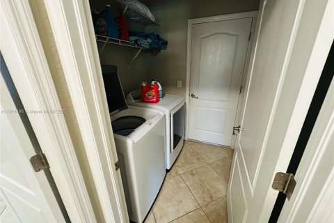 Снять в аренду виллу или дом в Форт Майерс, Флорида 4 спальни, 242.1м2, № 2034199 - фото 27