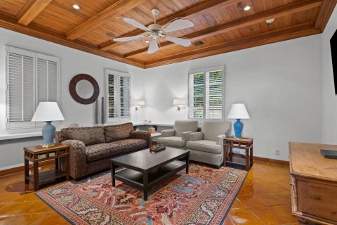 House in Palm Beach, Florida 6 bedrooms, 502.6 sq.m. № 2087710 - photo 10