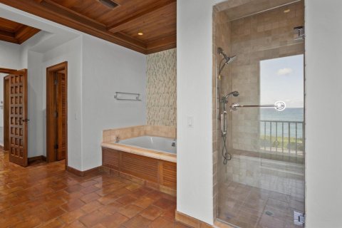 House in Palm Beach, Florida 6 bedrooms, 502.6 sq.m. № 2087710 - photo 26