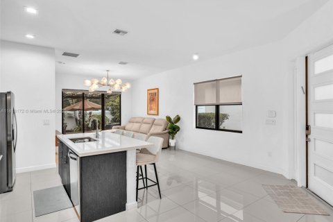 House in Dania Beach, Florida 3 bedrooms, 140.1 sq.m. № 1775256 - photo 5