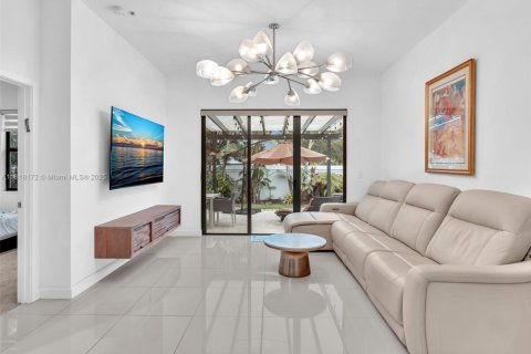 House in Dania Beach, Florida 3 bedrooms, 140.1 sq.m. № 1775256 - photo 16