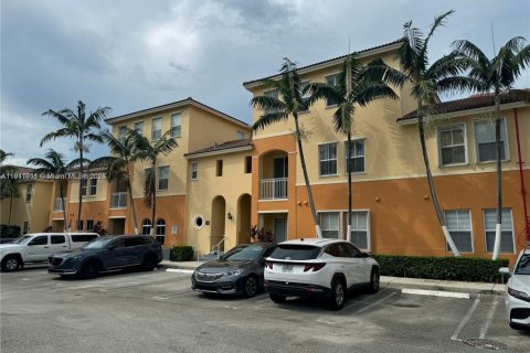 Снять в аренду кондоминиум в Майами, Флорида 2 спальни, 111.95м2, № 1967487 - фото 25