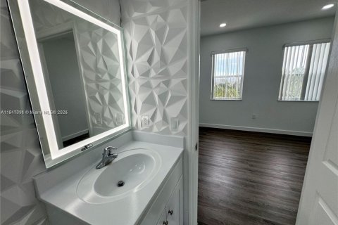 Снять в аренду кондоминиум в Майами, Флорида 2 спальни, 111.95м2, № 1967487 - фото 19