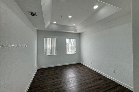 Снять в аренду кондоминиум в Майами, Флорида 2 спальни, 111.95м2, № 1967487 - фото 22