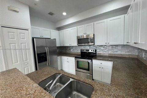 Снять в аренду кондоминиум в Майами, Флорида 2 спальни, 111.95м2, № 1967487 - фото 27