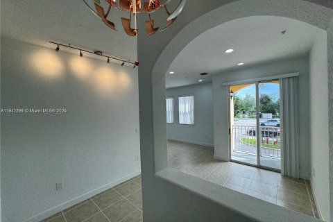 Снять в аренду кондоминиум в Майами, Флорида 2 спальни, 111.95м2, № 1967487 - фото 7