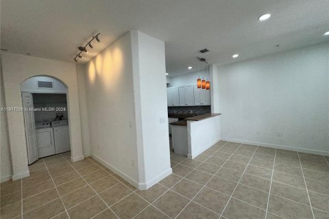 Снять в аренду кондоминиум в Майами, Флорида 2 спальни, 111.95м2, № 1967487 - фото 6