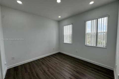 Снять в аренду кондоминиум в Майами, Флорида 2 спальни, 111.95м2, № 1967487 - фото 17