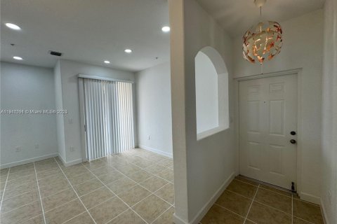 Снять в аренду кондоминиум в Майами, Флорида 2 спальни, 111.95м2, № 1967487 - фото 26