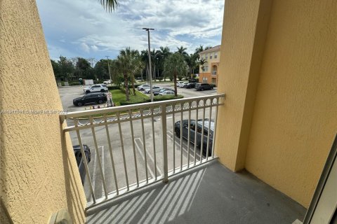 Снять в аренду кондоминиум в Майами, Флорида 2 спальни, 111.95м2, № 1967487 - фото 28