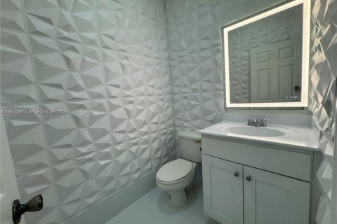 Снять в аренду кондоминиум в Майами, Флорида 2 спальни, 111.95м2, № 1967487 - фото 24