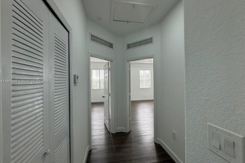 Снять в аренду кондоминиум в Майами, Флорида 2 спальни, 111.95м2, № 1967487 - фото 14