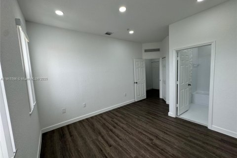 Снять в аренду кондоминиум в Майами, Флорида 2 спальни, 111.95м2, № 1967487 - фото 20