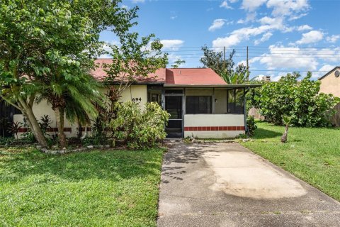 Duplex in Orlando, Florida 2 bedrooms, 95.04 sq.m. № 1828114 - photo 2