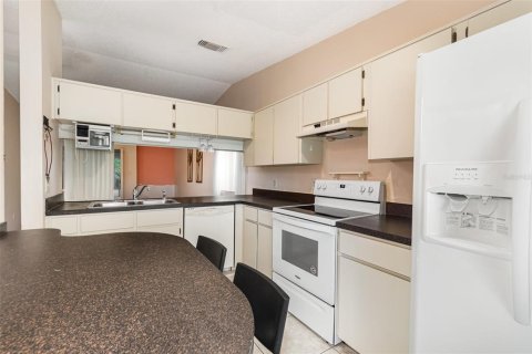 Duplex in Orlando, Florida 2 bedrooms, 95.04 sq.m. № 1828114 - photo 10