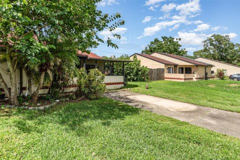 Duplex in Orlando, Florida 2 bedrooms, 95.04 sq.m. № 1828114 - photo 22