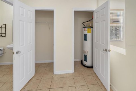 Touwnhouse à vendre à Kissimmee, Floride: 4 chambres, 173.91 m2 № 2334234 - photo 16