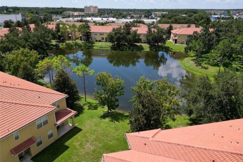Touwnhouse à vendre à Kissimmee, Floride: 4 chambres, 173.91 m2 № 2334234 - photo 9
