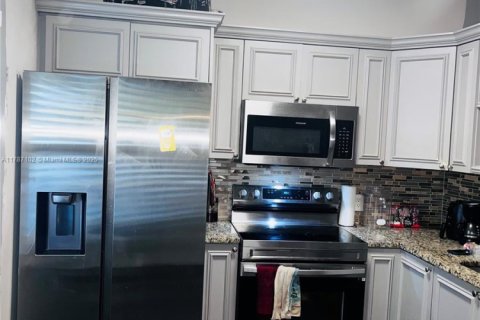 Villa ou maison à vendre à Deerfield Beach, Floride: 2 chambres, 88.44 m2 № 1960021 - photo 2