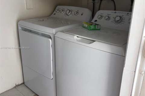 Villa ou maison à vendre à Deerfield Beach, Floride: 2 chambres, 88.44 m2 № 1960021 - photo 19