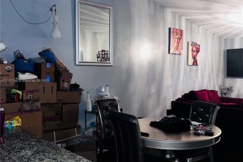 Villa ou maison à vendre à Deerfield Beach, Floride: 2 chambres, 88.44 m2 № 1960021 - photo 4