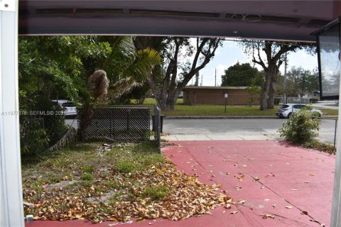 Villa ou maison à vendre à Fort Lauderdale, Floride: 3 chambres, 81.75 m2 № 2042440 - photo 14