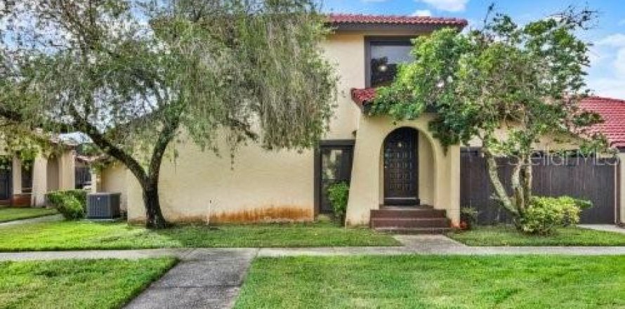 Adosado en Kissimmee, Florida 3 dormitorios, 147.34 m2 № 2223061