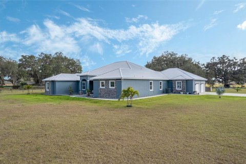 Villa ou maison à vendre à Bushnell, Floride: 4 chambres, 316.15 m2 № 974977 - photo 3
