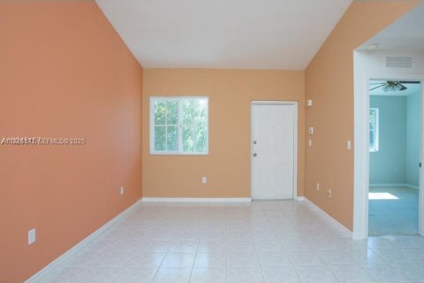 Condominio en alquiler en Homestead, Florida, 2 dormitorios, 75.72 m2 № 1984693 - foto 2