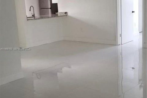 Снять в аренду кондоминиум в Майами, Флорида 3 спальни, 109.07м2, № 2020190 - фото 3