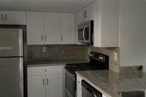 Снять в аренду кондоминиум в Майами, Флорида 3 спальни, 109.07м2, № 2020190 - фото 2