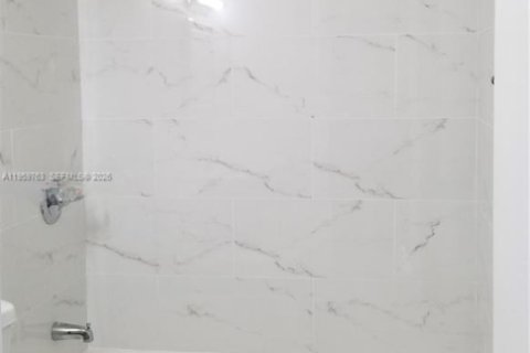 Снять в аренду кондоминиум в Майами, Флорида 3 спальни, 109.07м2, № 2020190 - фото 5