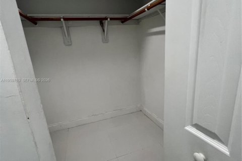 Снять в аренду кондоминиум в Майами, Флорида 3 спальни, 109.07м2, № 2020190 - фото 11