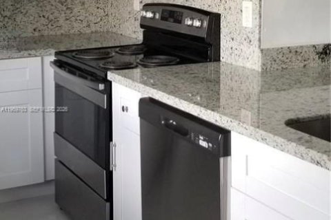 Кондоминиум с 3 спальнями в Майами, Флорида № 2020190