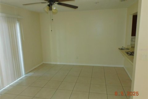 Condominio en alquiler en Kissimmee, Florida, 2 dormitorios, 117.52 m2 № 1854715 - foto 3
