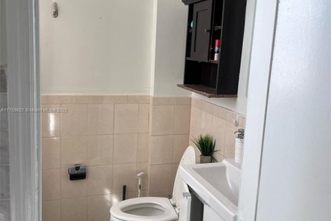 Condo in Miami Beach, Florida, 2 bedrooms  № 1860594 - photo 4