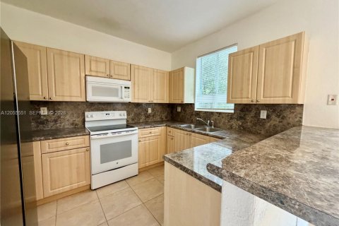 Touwnhouse à louer à Homestead, Floride: 3 chambres, 120.96 m2 № 2172771 - photo 12