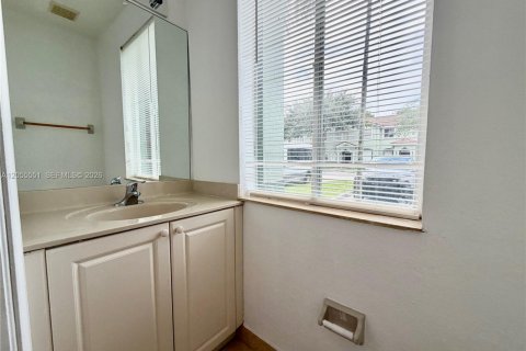 Touwnhouse à louer à Homestead, Floride: 3 chambres, 120.96 m2 № 2172771 - photo 16