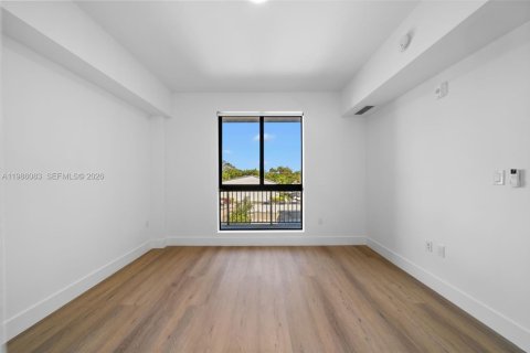 Condominio en alquiler en Miami, Florida, 2 dormitorios, 76.92 m2 № 2047634 - foto 18