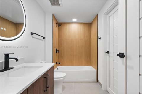 Condominio en alquiler en Miami, Florida, 2 dormitorios, 76.92 m2 № 2047634 - foto 15