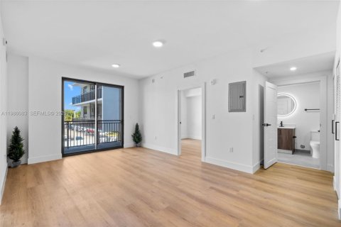 Condominio en alquiler en Miami, Florida, 2 dormitorios, 76.92 m2 № 2047634 - foto 4