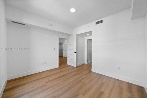 Condominio en alquiler en Miami, Florida, 2 dormitorios, 76.92 m2 № 2047634 - foto 19
