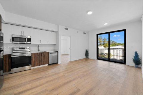 Condominio en alquiler en Miami, Florida, 2 dormitorios, 76.92 m2 № 2047634 - foto 3