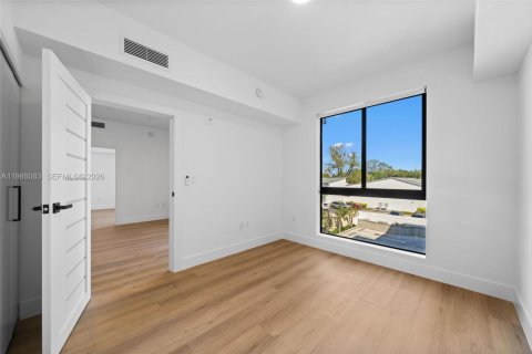 Condominio en alquiler en Miami, Florida, 2 dormitorios, 76.92 m2 № 2047634 - foto 11